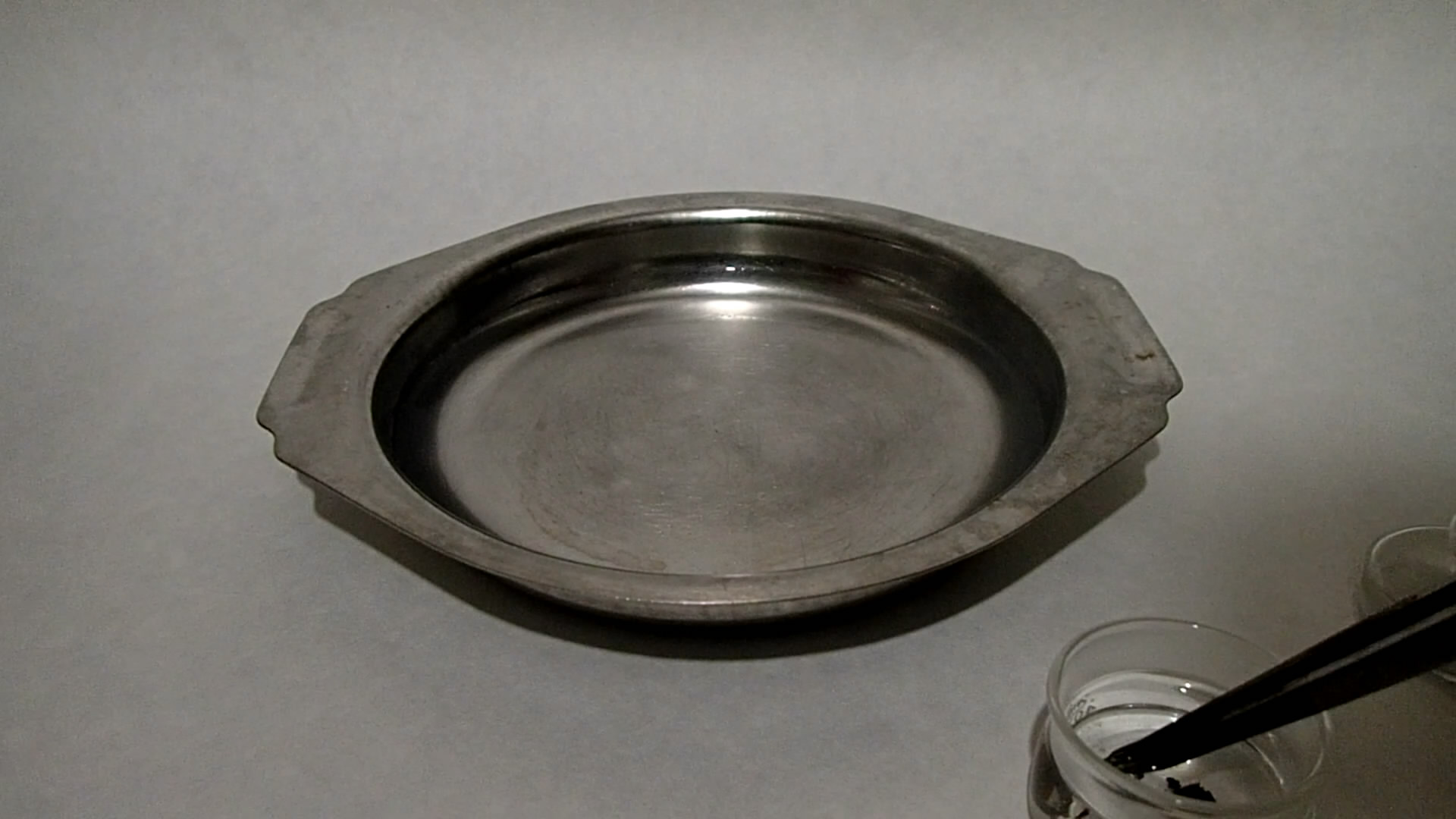 Metallic caesium. Caesium in air. Caesium and water. Caesium and ethanol.  .    ().   .   