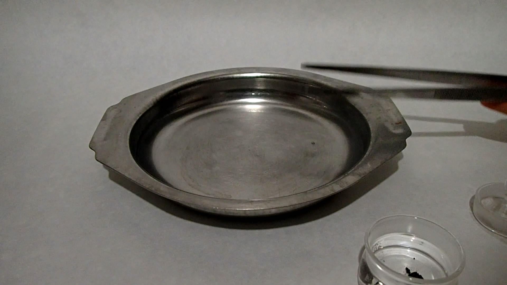 Metallic caesium. Caesium in air. Caesium and water. Caesium and ethanol.  .    ().   .   