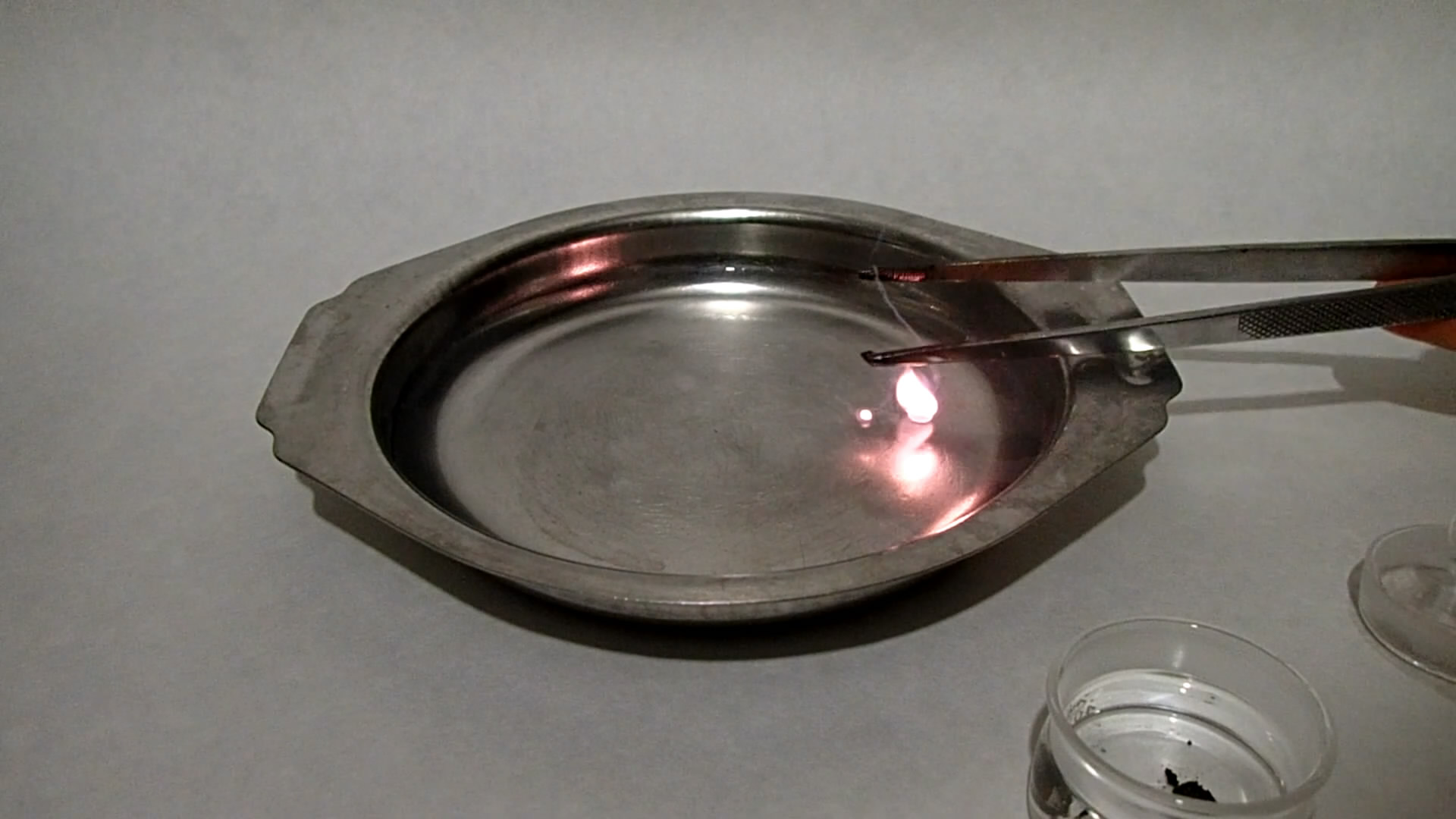 Metallic caesium. Caesium in air. Caesium and water. Caesium and ethanol.  .    ().   .   