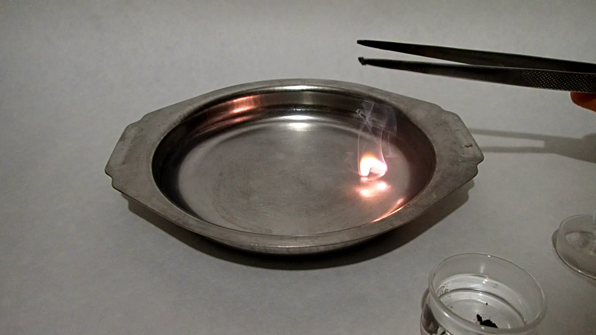 Metallic caesium. Caesium in air. Caesium and water. Caesium and ethanol.  .    ().   .   