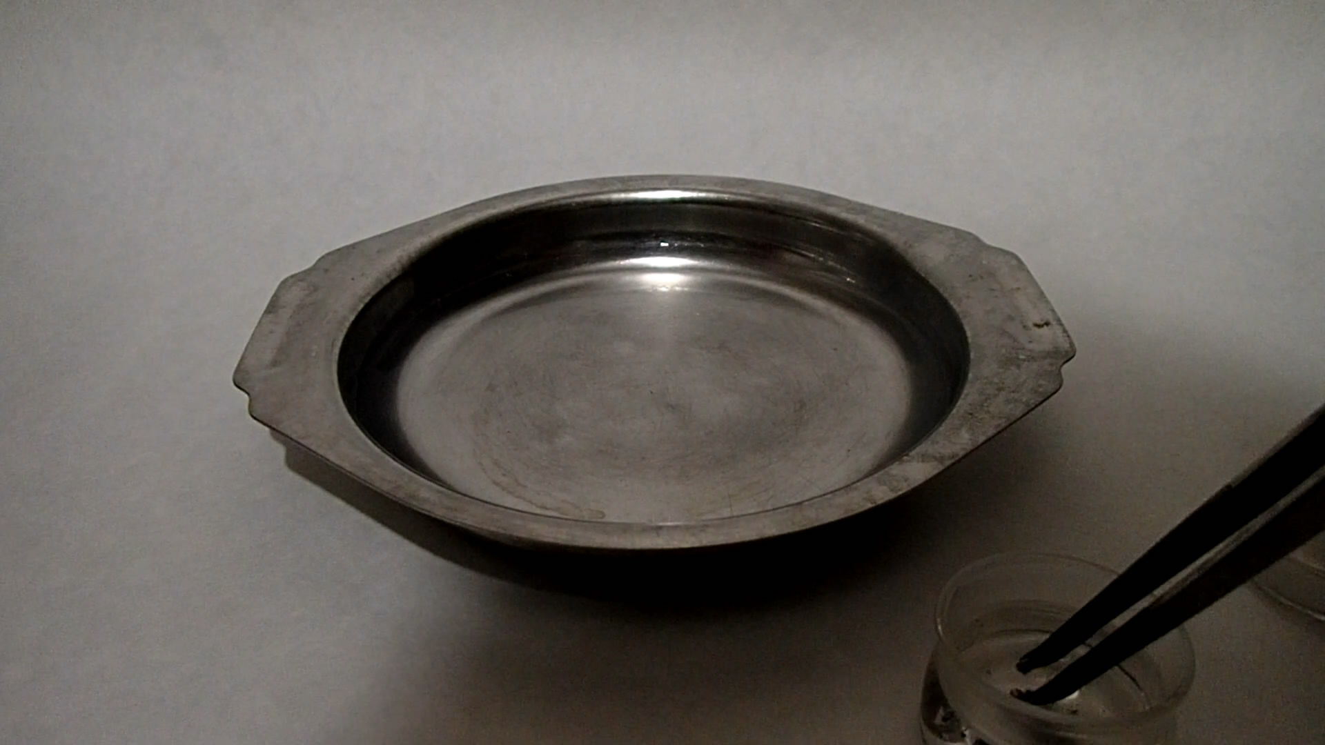 Metallic caesium. Caesium in air. Caesium and water. Caesium and ethanol.  .    ().   .   
