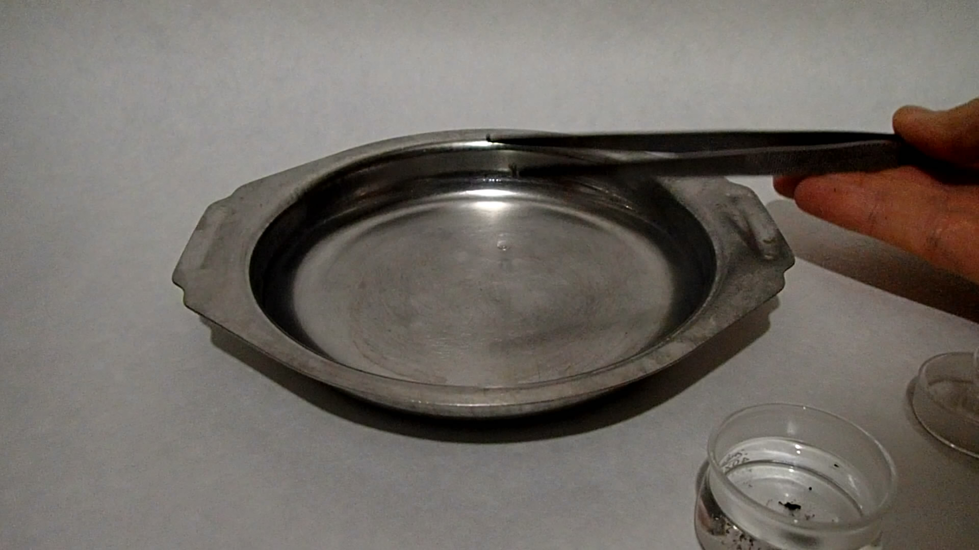 Metallic caesium. Caesium in air. Caesium and water. Caesium and ethanol.  .    ().   .   