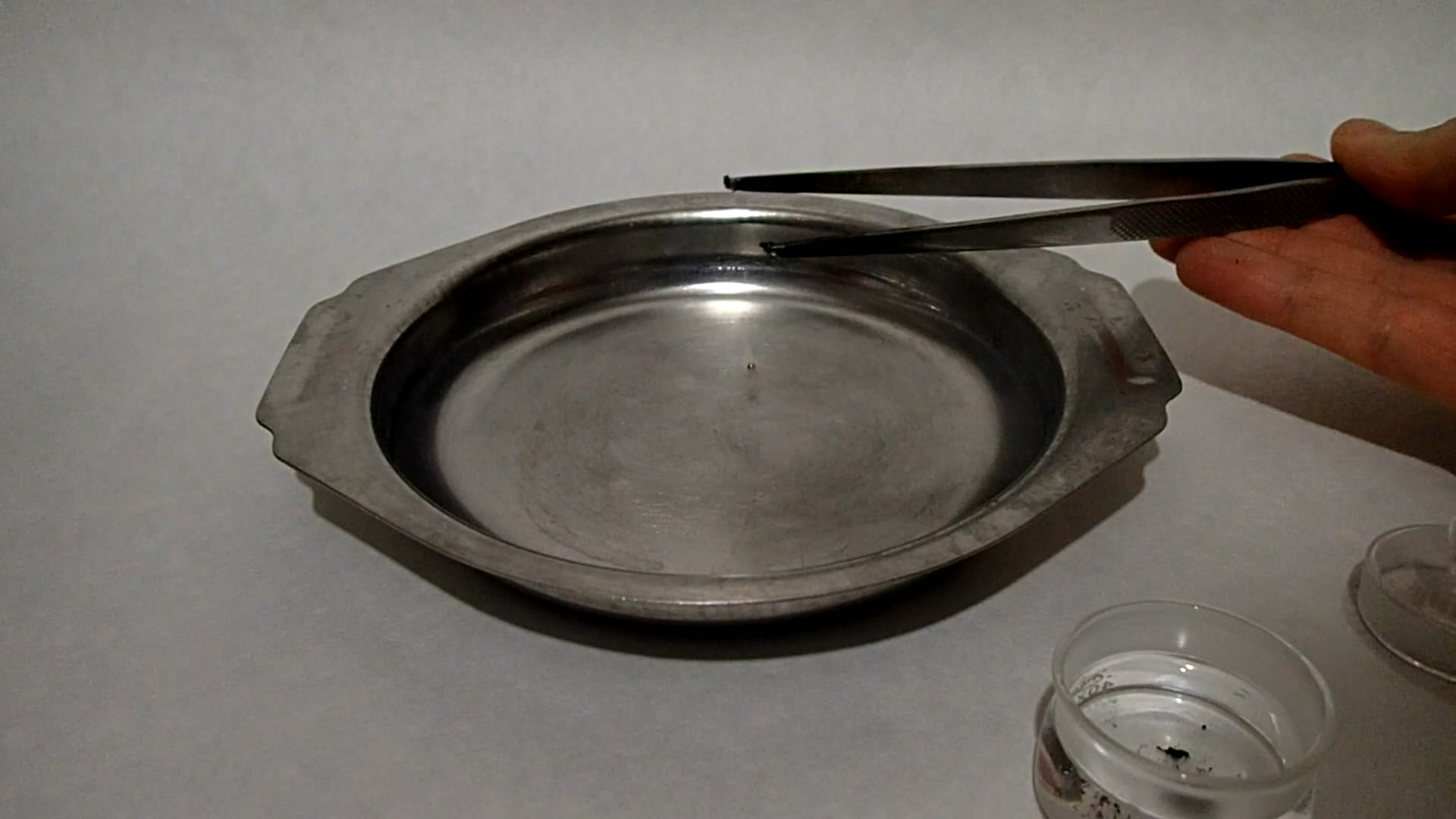 Metallic caesium. Caesium in air. Caesium and water. Caesium and ethanol.  .    ().   .   