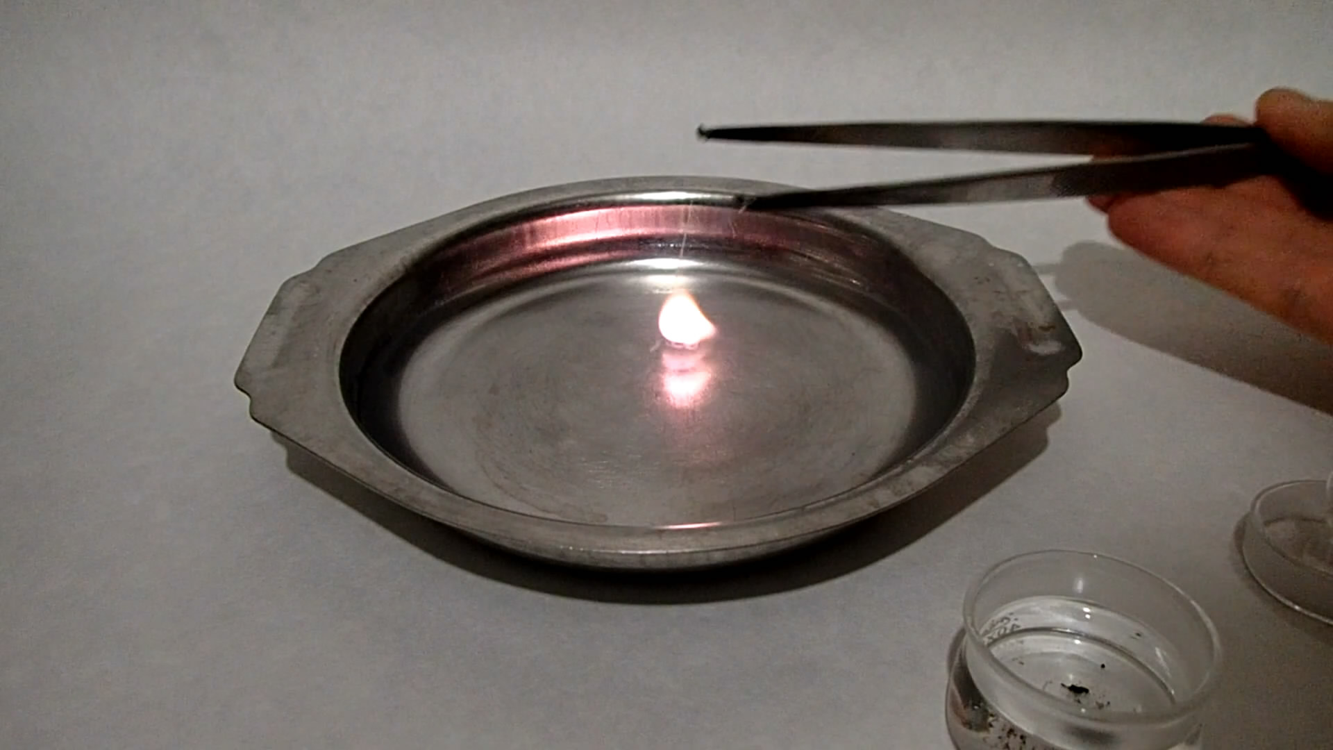 Metallic caesium. Caesium in air. Caesium and water. Caesium and ethanol.  .    ().   .   