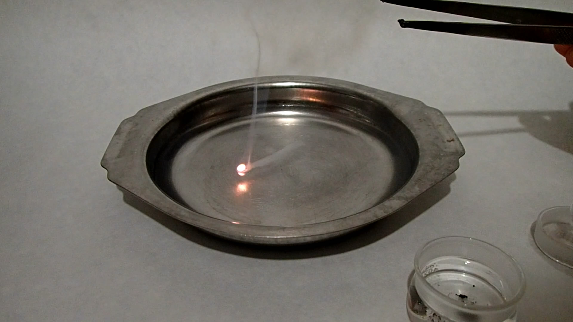 Metallic caesium. Caesium in air. Caesium and water. Caesium and ethanol.  .    ().   .   