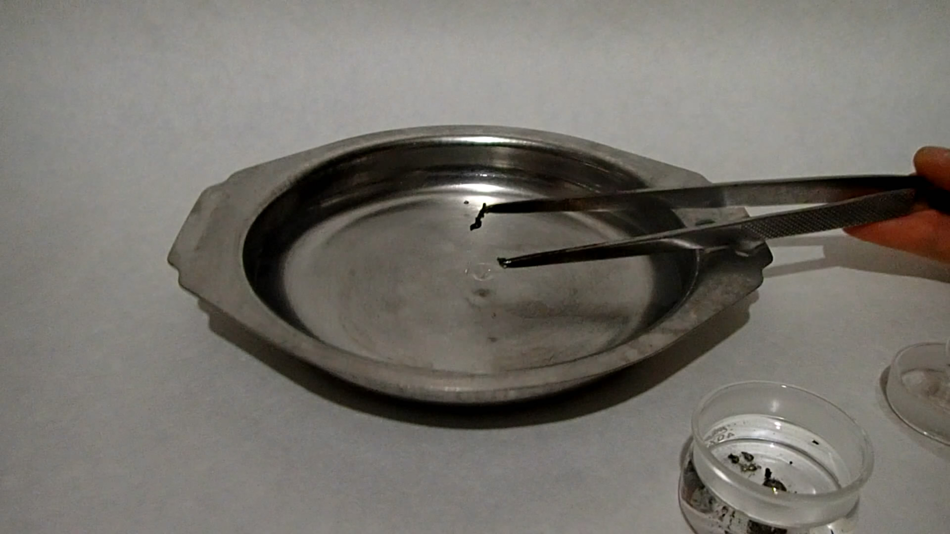 Metallic caesium. Caesium in air. Caesium and water. Caesium and ethanol.  .    ().   .   