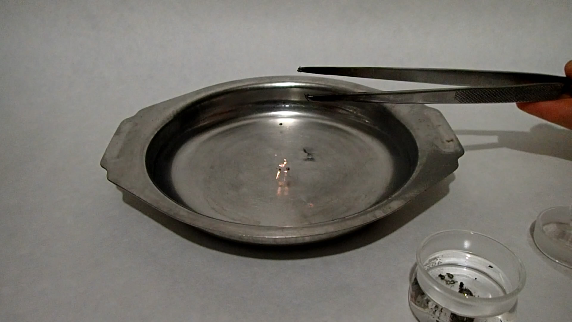 Metallic caesium. Caesium in air. Caesium and water. Caesium and ethanol.  .    ().   .   