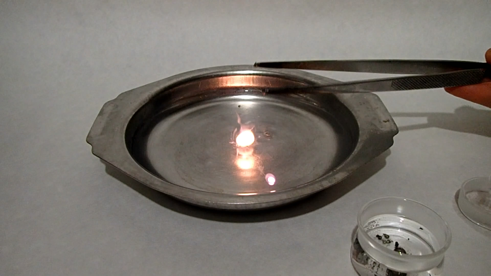 Metallic caesium. Caesium in air. Caesium and water. Caesium and ethanol.  .    ().   .   