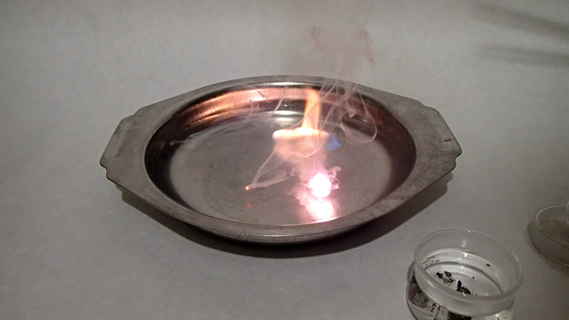 Metallic caesium. Caesium in air. Caesium and water. Caesium and ethanol.  .    ().   .   