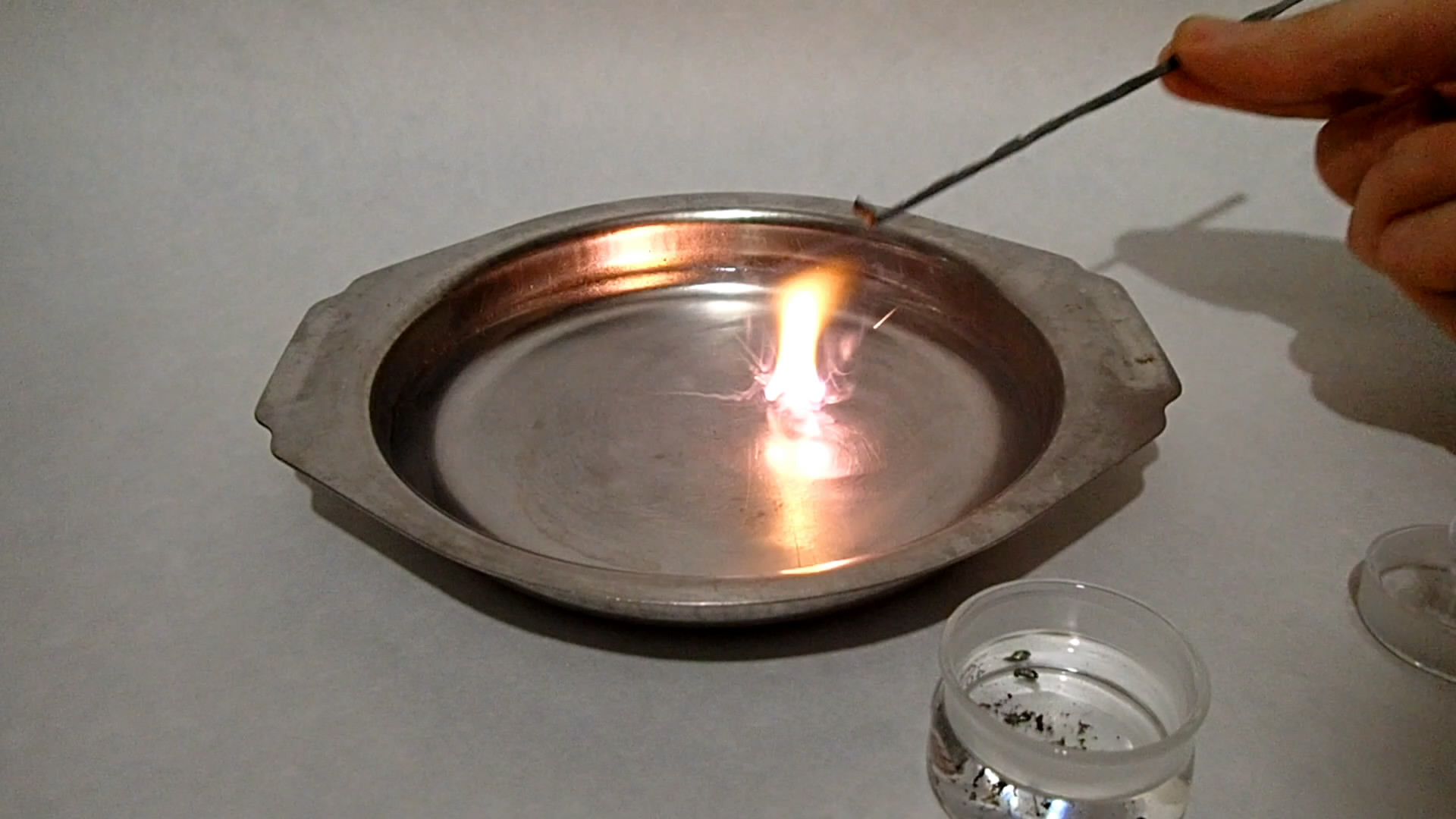 Metallic caesium. Caesium in air. Caesium and water. Caesium and ethanol.  .    ().   .   