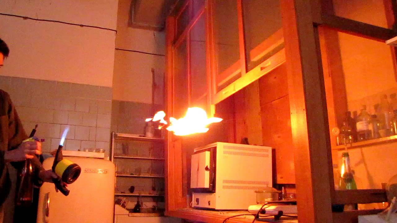 Модель огнемета (пульверизатор с бутилацетатом)