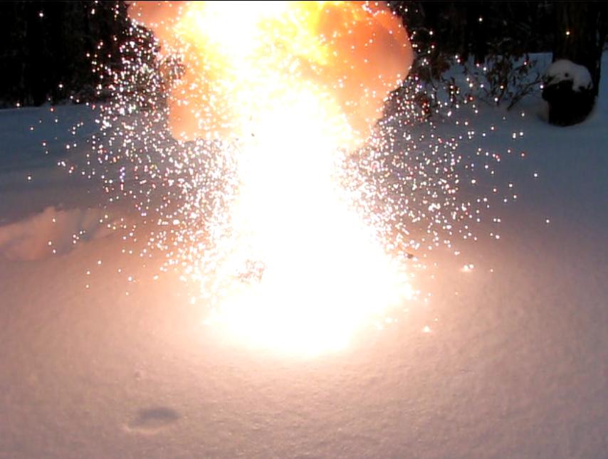 Вспышка смеси перманганата калия и алюминиевой пудры. Reaction between aluminum powder and potassium permanganate (flash mixture)