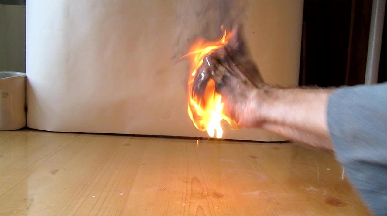 Как разжечь огонь: 10 необычных способов