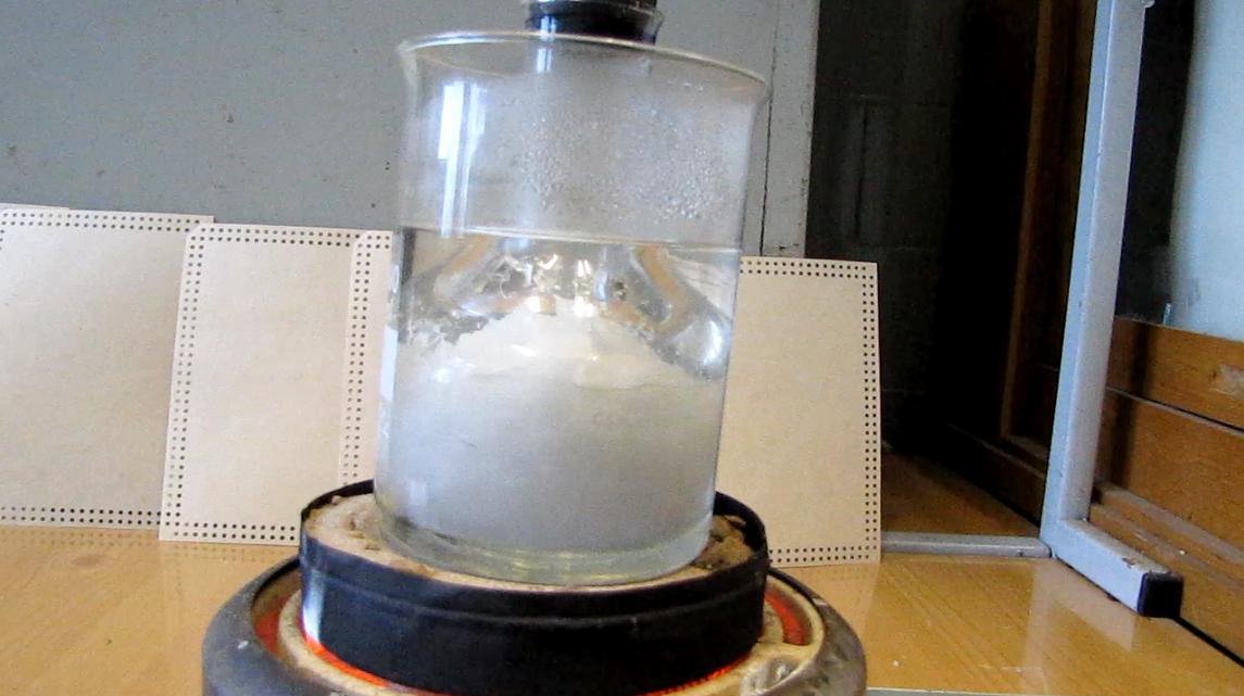 Приготовление пересыщенного раствора ацетата натрия / Preparation of Supersaturated Solution of Sodium Acetate