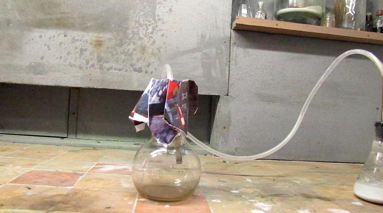 Горение ацетилена (колба на 500 мл). Combustion of Acetylene (in 500 ml Flask)