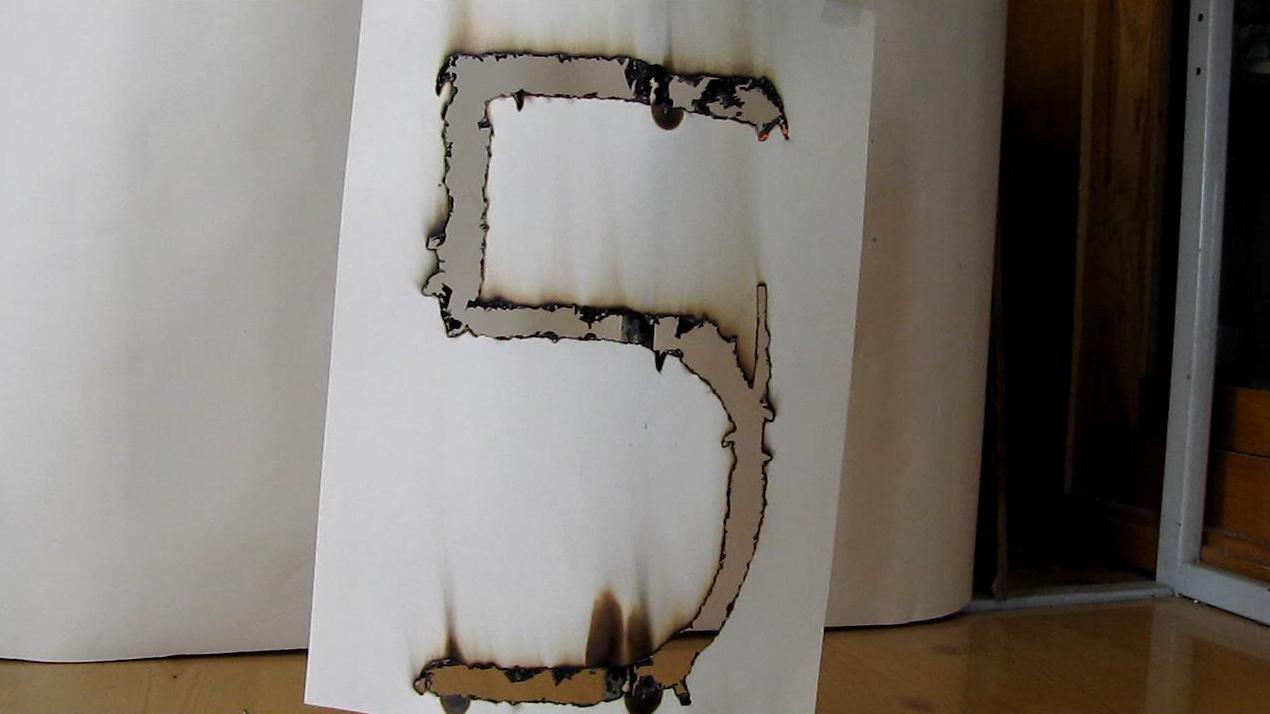 Огонь рисует на бумаге