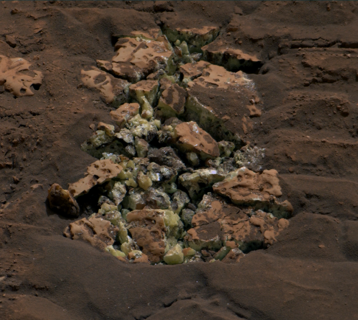 1-PIA26309-Curiosity_Views_Sulfur_Crystals_Within_a_Crushed_Rock.png