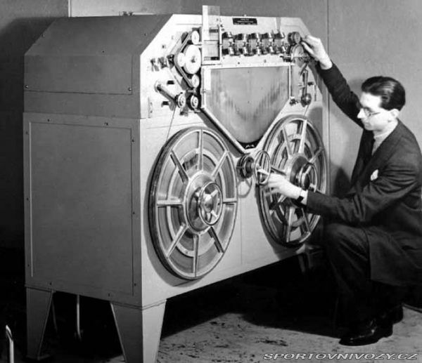 «Marconi-Stille» катушечный магнитофон. 1935 год.jpg