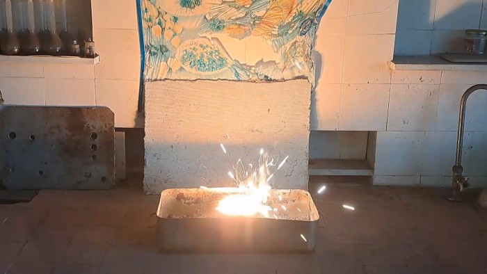Combustion_of_thermite-aluminum-calcium-sulfate-106.jpg