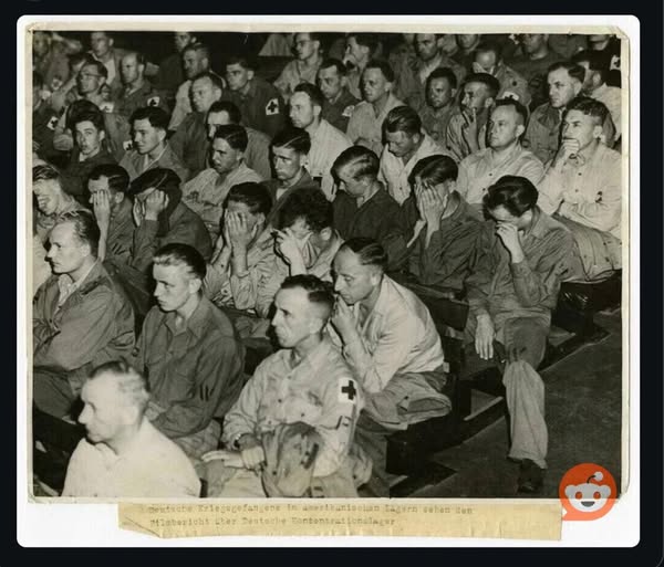 Немецкие солдаты реагируют на кадры из концентрационных лагерей, 1945 год.jpg