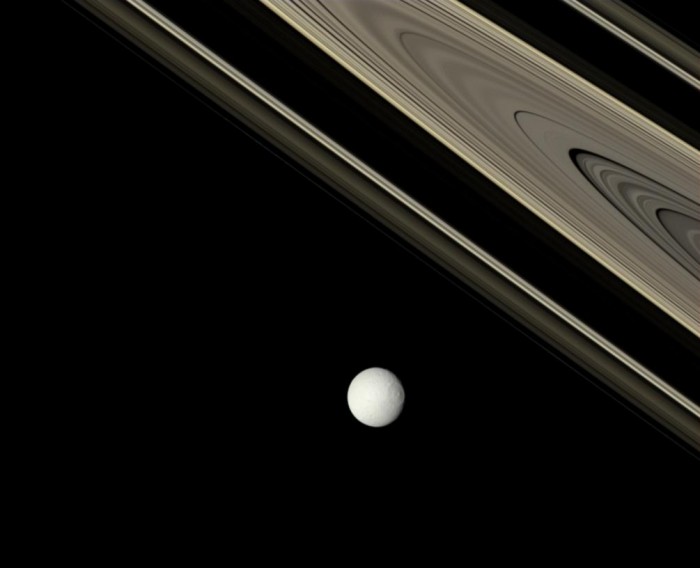 tethysrings_cassini_1005.jpg