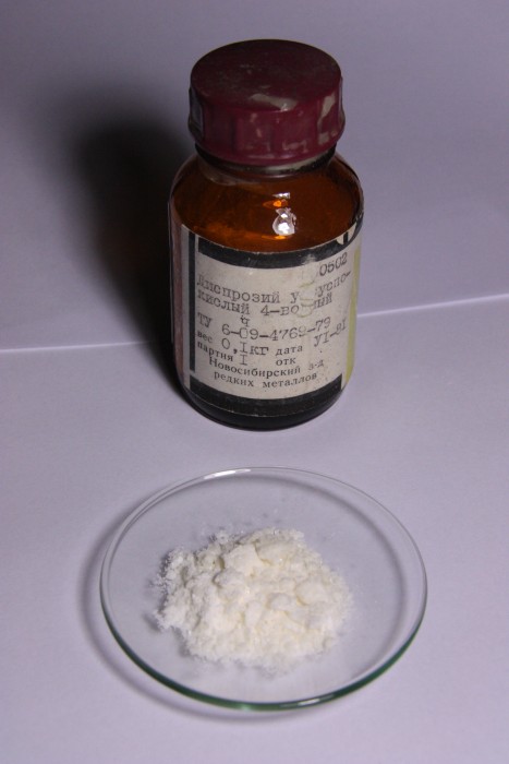 Dysprosium acetate 01.JPG