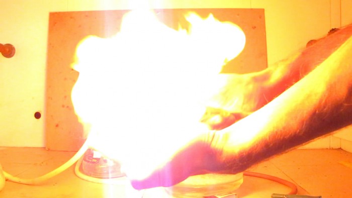 fire_in_hand-acetylene-104.jpg