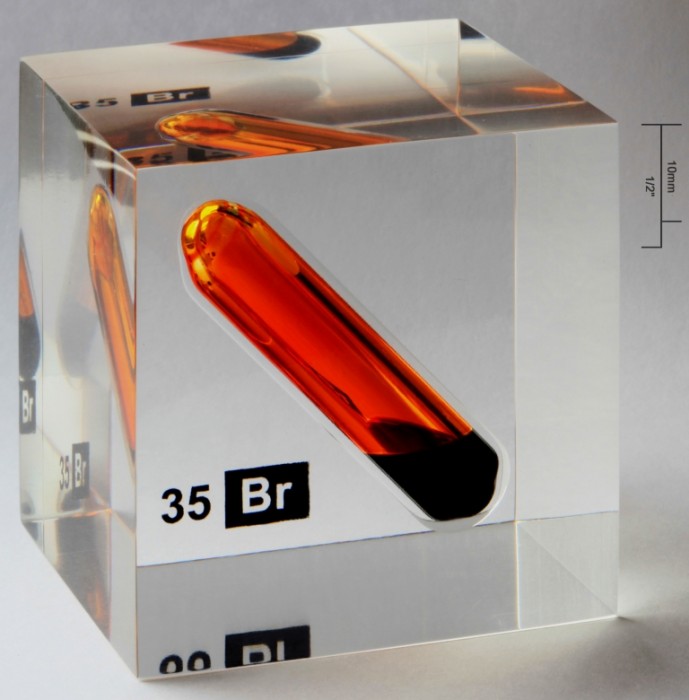 Bromine_vial_in_acrylic_cube.jpg