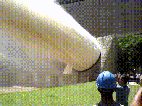 сброс-воды-плотина.gif