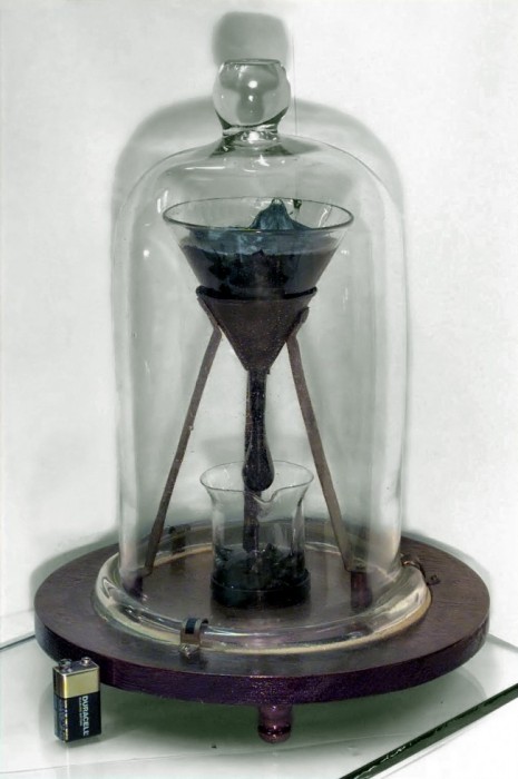 Pitch-drop-experiment-3[1].jpg