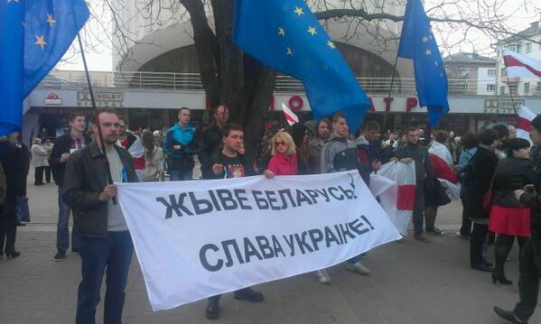 BjlMn0XIcAI9MnI[1].jpg