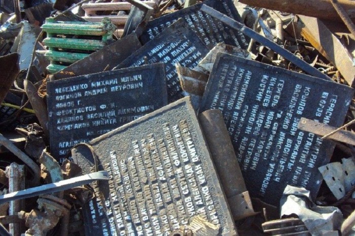 Bzl0ENJIEAILO8g.jpg large.jpg