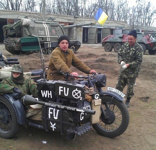 B2mOQBqCUAAzMVi[1].jpg