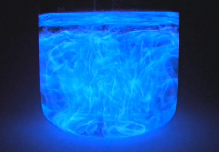 chemolumineszenz_mit_luminol_der_blaue_blitz_2[1].jpg