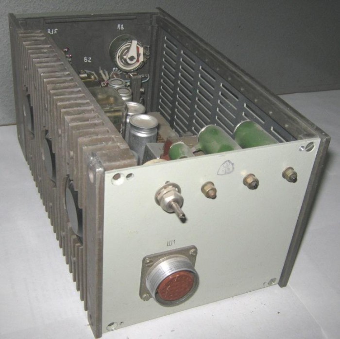 Стабилизатор тока источн изл-я (вид сзади).JPG