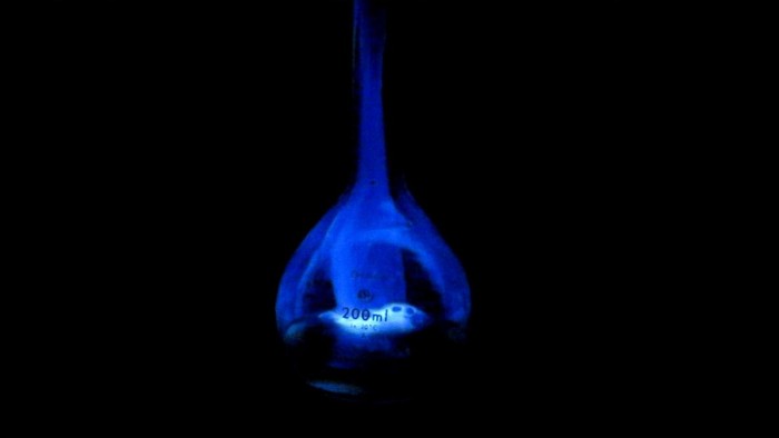 luminol-NaClO-6[1].JPG