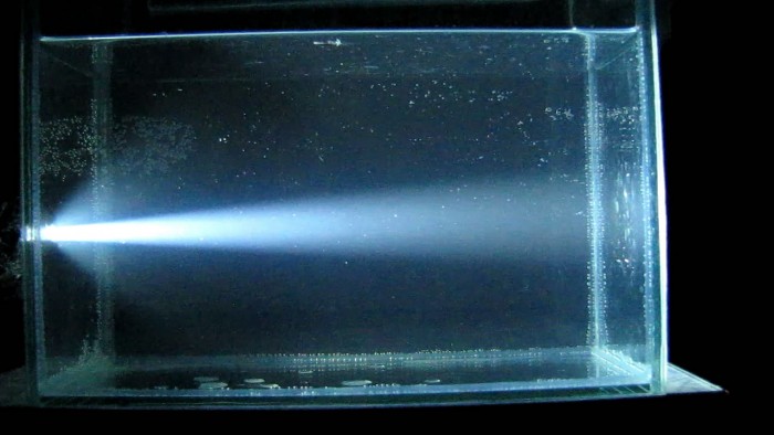 Tyndall_Effect-Solution-of-Rosin-in-Ethanol-9[1].jpg