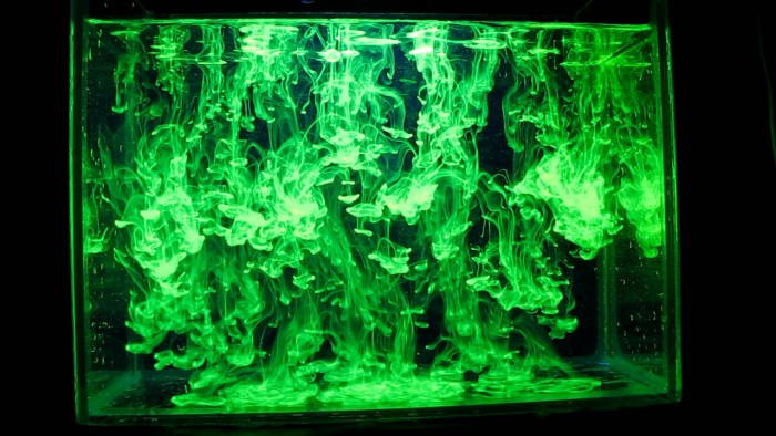 Fluorescein_under_ultraviolet_light-15[1].jpg