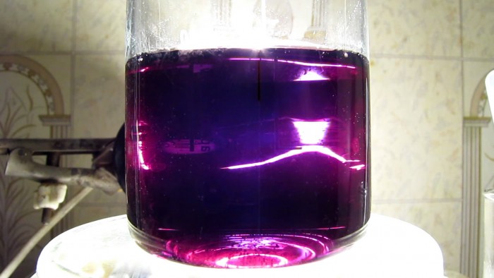 Salicylic_acid_and_iron_III_chloride-9[1].jpg