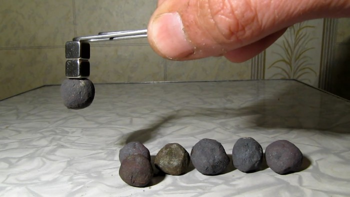Neodymium-magnet_and_iron-ore-pellets-5[2].jpg
