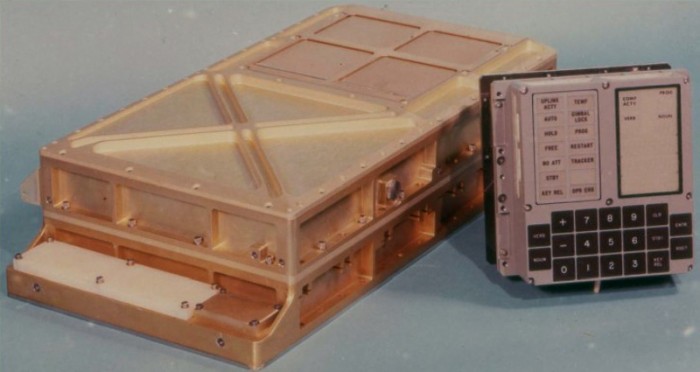 apollo-agc-computer-cropped[1].jpg