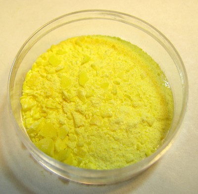 Pure uranyl nitrate, UO2(NO3)2·6H2O.jpg