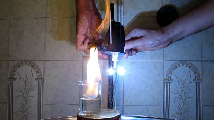 Incandescent_lamp_filled_with_hexane-161[1].jpg