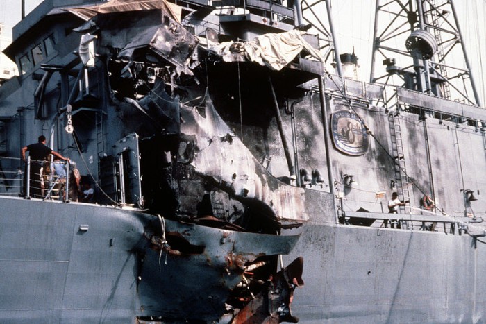 800px-USS_Stark_-_external_damage_by_exocet[1].jpg