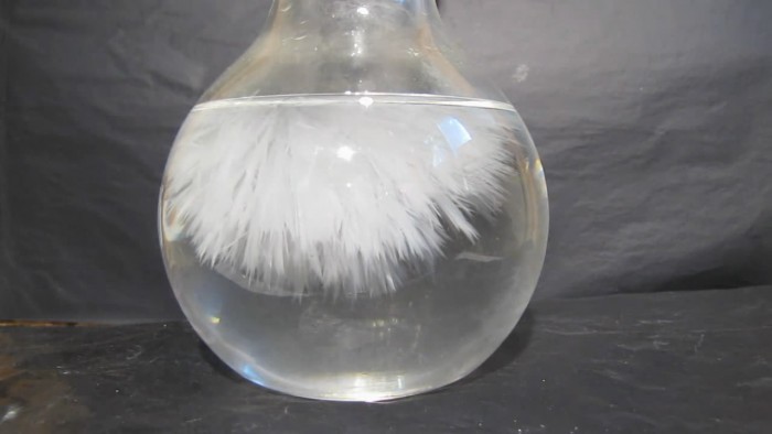 Crystallization_of_supersaturated_solution_of_sodium_acetate-29[1].jpg