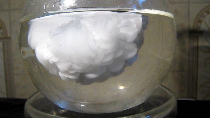 Hot_filtration_of_solution_of_sodium_acetate-31[1].jpg