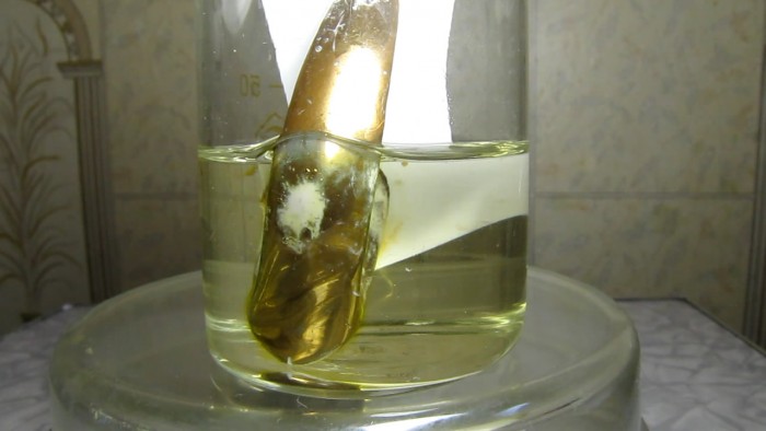 Gold-hydrochloric_acid_nitric-acid-16[1].jpg