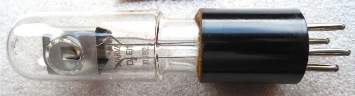 Лампа дейтериевая спектральная D2E-1 (вид 1).jpg