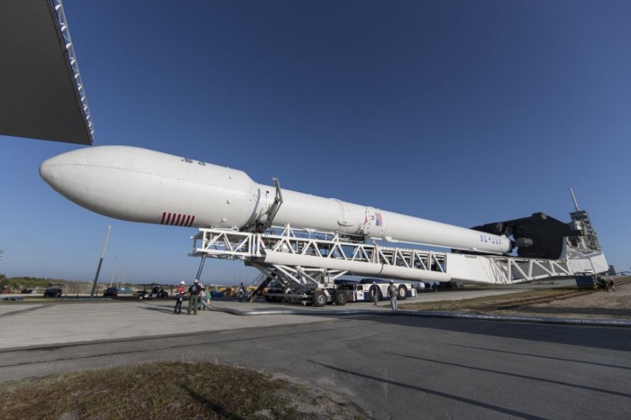 2017.05.14_Falcon_going_to_start_(SpaceX).jpg