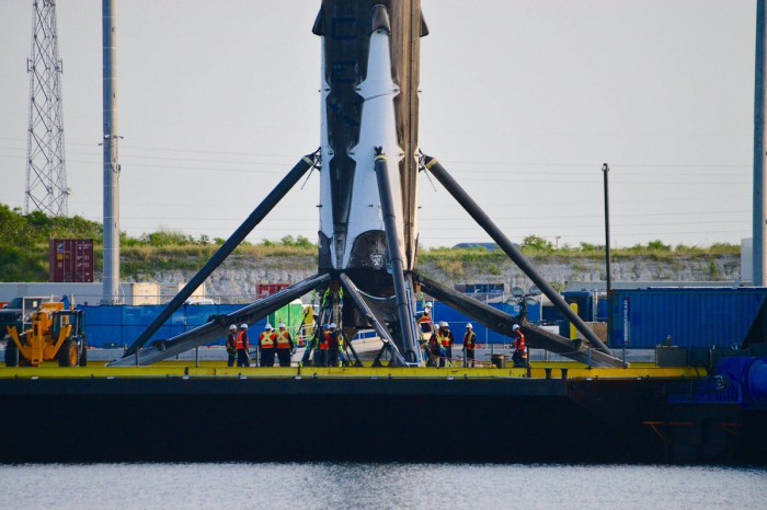 Falcon9_on_sea-deck.jpg